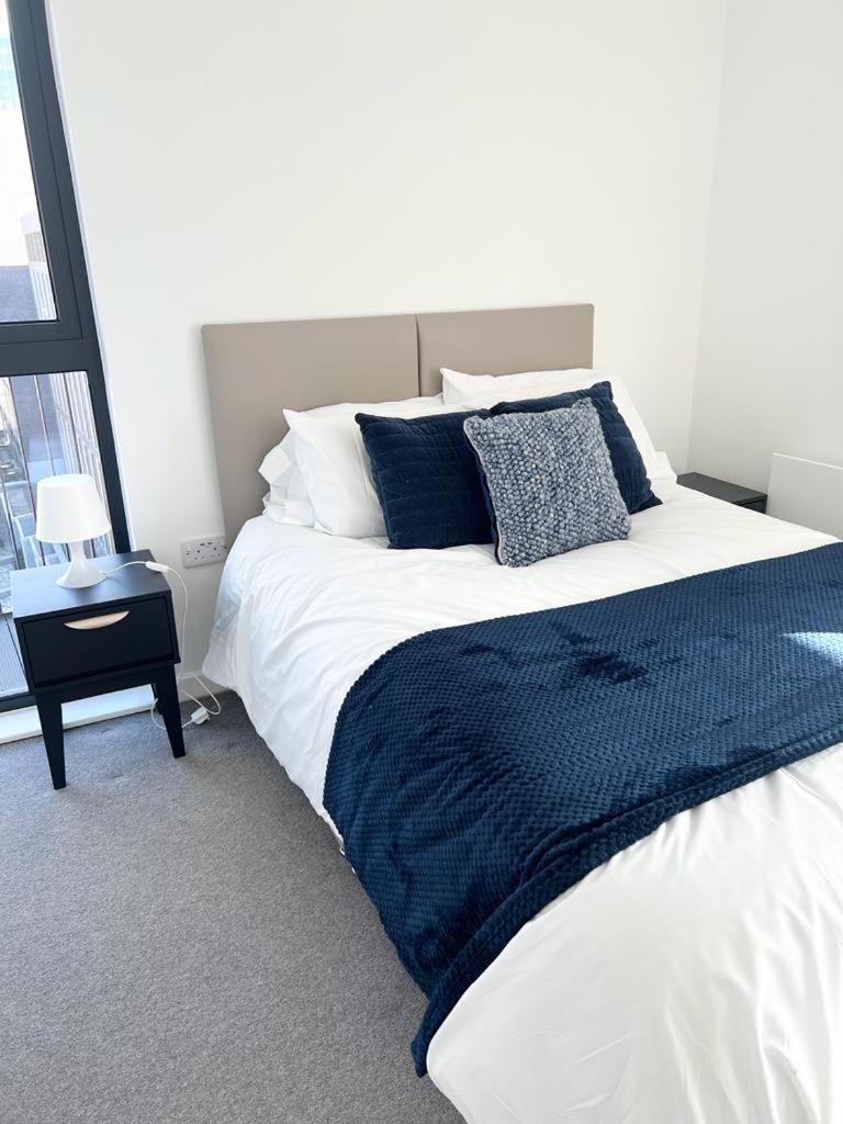 Luxury 2 Bed Apt With City View Манчестер Экстерьер фото